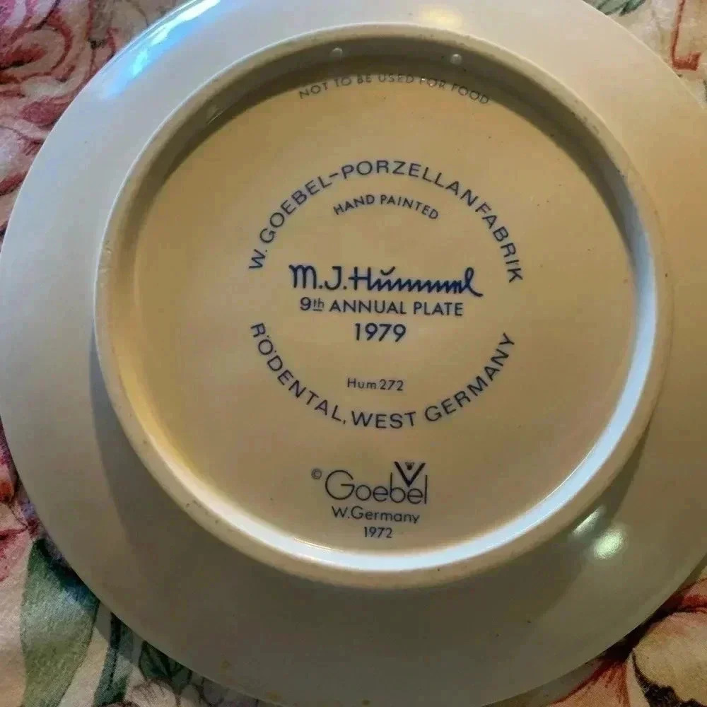 MJ Hummel 1979 Plate - Picture 2 of 2